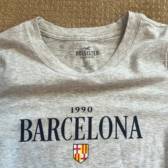 Hollister Long-Sleeve - Picture 2 of 3